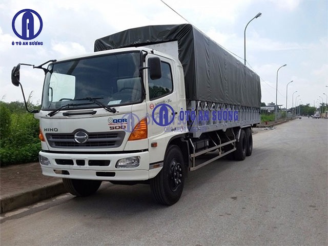 Xe tải Hino 15T7 thùng dài 9m7