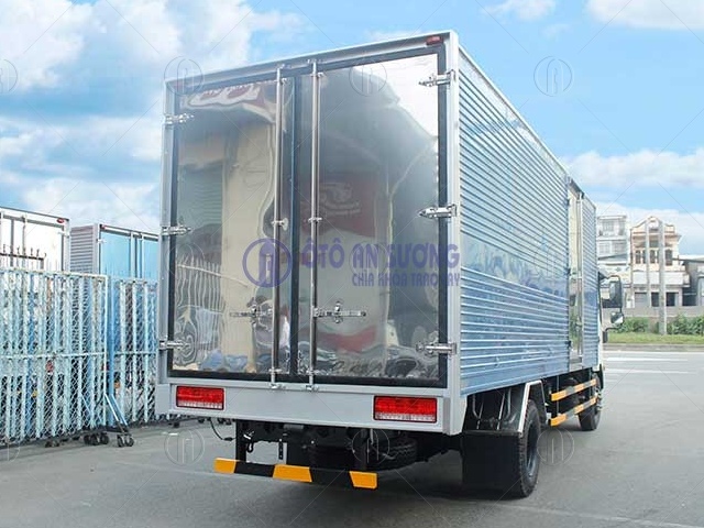 Th&ugrave;ng h&agrave;ng d&agrave;i 6m2