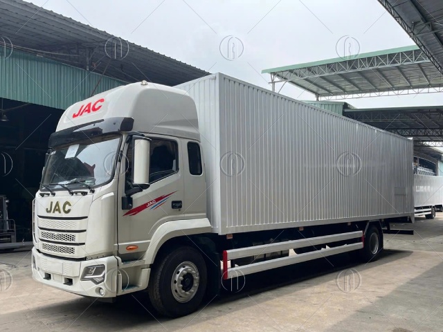 Jac Dawos nóc cao thùng kín 7 tấn Jac Dawos nóc cao thùng kín 7 tấn