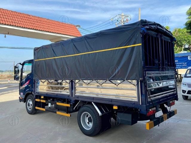 Vẻ ngoài xe tải Jac N200s thùng bạt