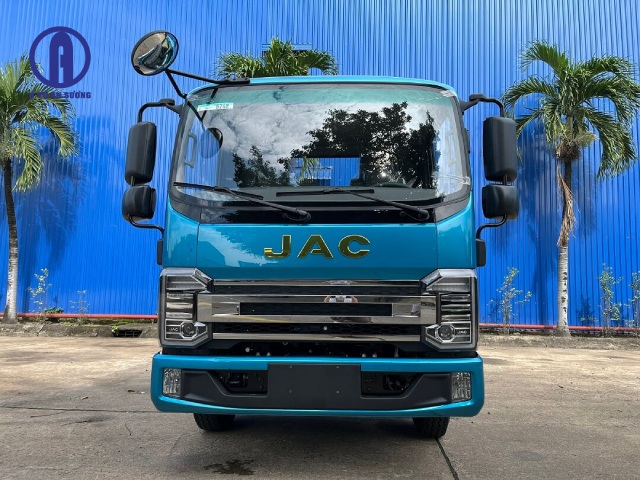 Hình: Xe tải JAC N250S E5 vận chuyển hàng hóa đa dạng