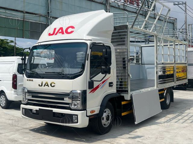 Th&ugrave;ng h&agrave;ng JAC N250SL E5 chở h&agrave;ng linh hoạt với chiều d&agrave;i 6m25