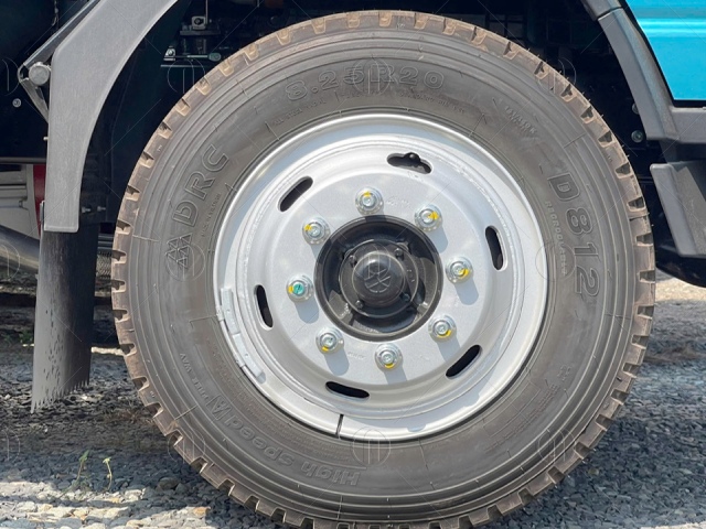 Lốp xe 8.25-20