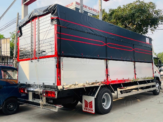Th&ugrave;ng mui bạt tr&ecirc;n xe tải jac n900 plus e5