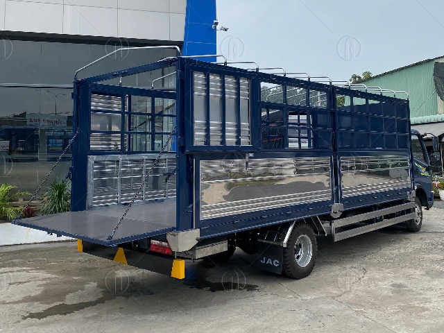 Thùng mui bạt, bửng nâng mở 5 bửng có vách inox Thùng mui bạt, bửng nâng mở 5 bửng có vách inox