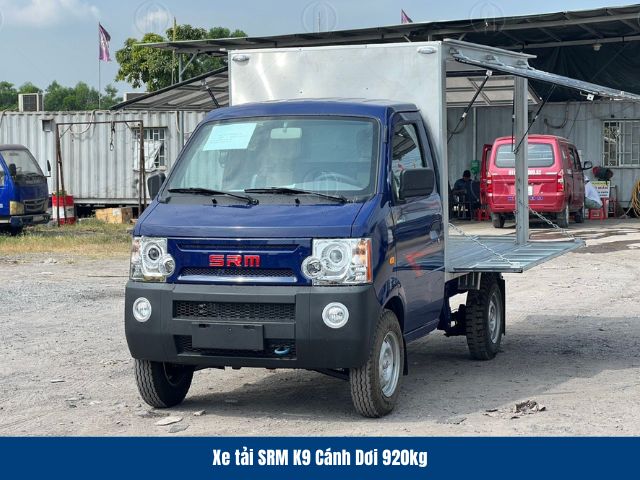 SRM K9 với thiết kế thùng cánh dơi mở rộng sang 2 bên SRM K9 với thiết kế thùng cánh dơi mở rộng sang 2 bên
