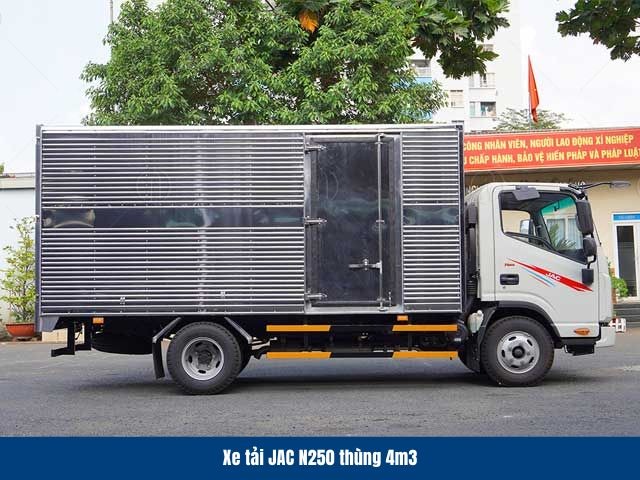 JAC N250 th&ugrave;ng d&agrave;i 4m c&oacute; khả năng vận h&agrave;nh ổn định v&agrave; tiết kiệm nhi&ecirc;n liệu