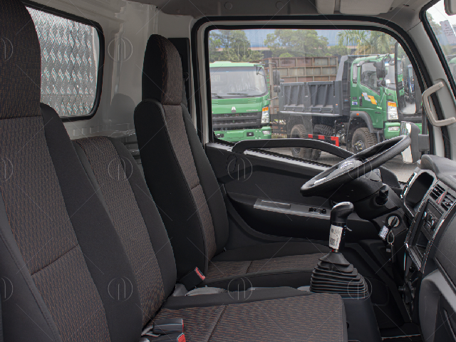 Trang bị 3 ghế ngồi rộng r&atilde;i