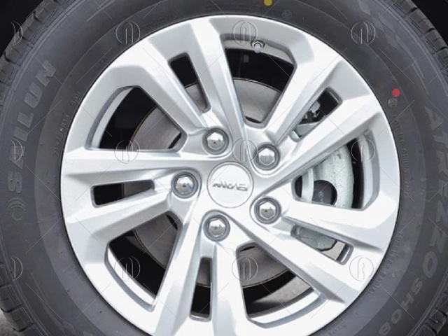 Trang bị lốp xe đồng bộ 205/65R16