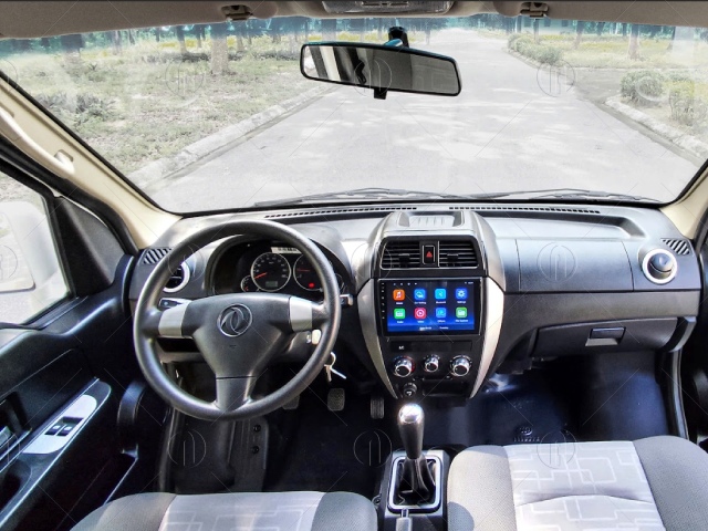 Bên trong cabin được bố trí khoa học và hợp lý