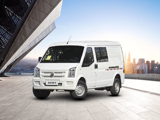 Ngoại thất xe hiện đại với cụm đèn pha tiêu chuẩn Châu Âu