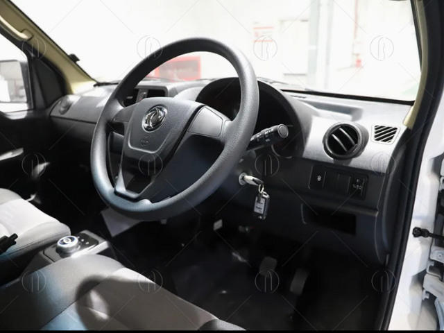 Vô lăng 4 chấu + điều hòa không khí 1 vùng