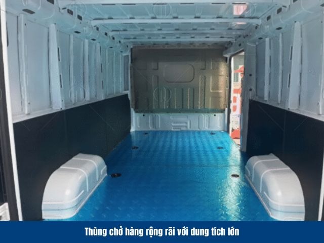 Khoang chở h&agrave;ng được thiết kế rộng r&atilde;i với dung t&iacute;ch khoảng 6.2 m&sup3;