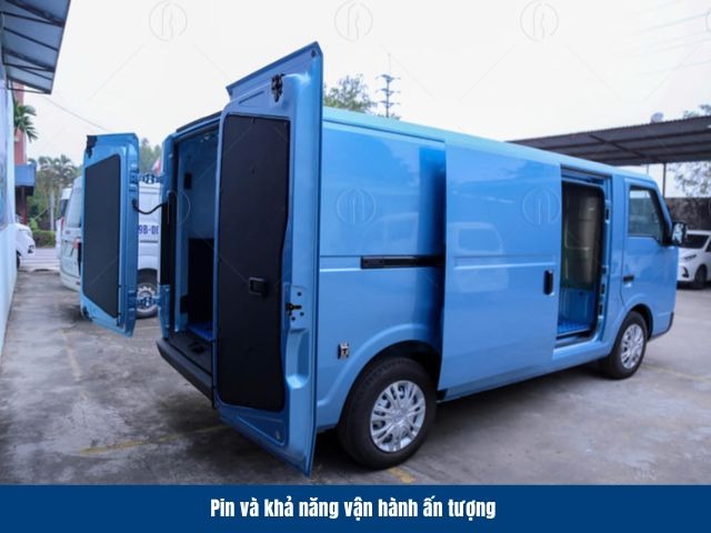 Xe tải van 3 chỗ SRM E80 c&oacute; thể di chuyển trong khoảng 300&ndash;330 km sau mỗi lần sạc đầy