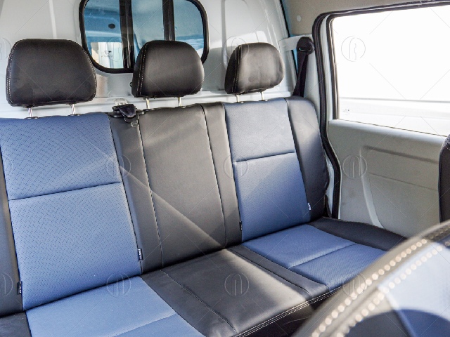 Khu vực 3 ghế ngồi ph&iacute;a sau