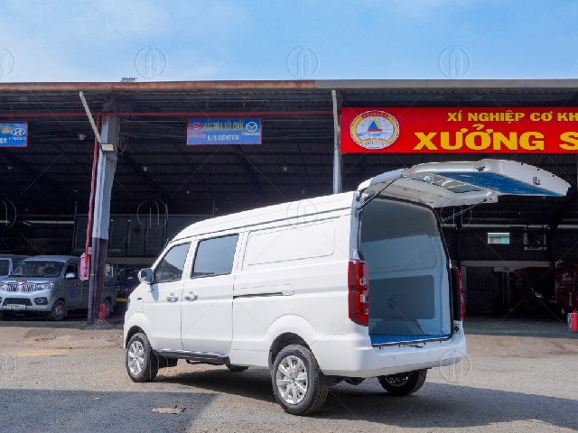 Th&ugrave;ng h&agrave;ng xe tải van SRM X30L 5 chỗ d&agrave;i 1m7 tải 760kg