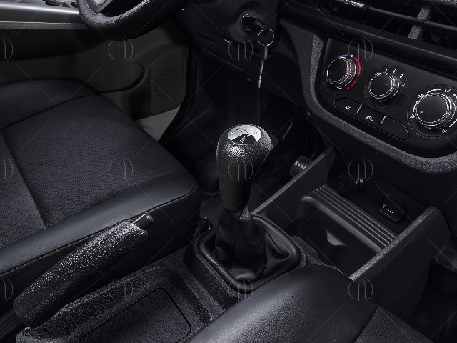 Cần số mượt m&agrave; của xe tải van Tera V3S 2 chỗ