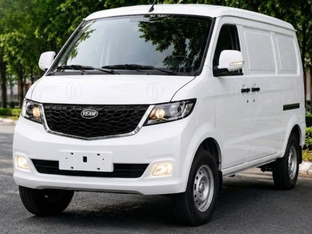 Phần đầu xe van Veam V3 2 chỗ 700kg được thiết kế theo hướng mềm mại với cụm đ&egrave;n lớn