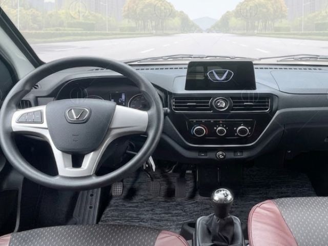 Khoang cabin của xe van Veam V3 2S được thiết kế hiện đại, ch&uacute; trọng đến trải nghiệm của người l&aacute;i
