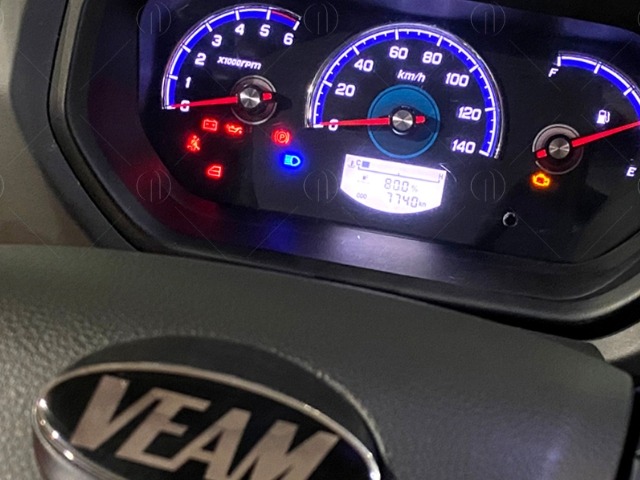 Cụm đồng hồ trung t&acirc;m hiển thị r&otilde; r&agrave;ng c&aacute;c th&ocirc;ng số quan trọng