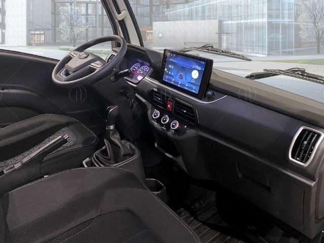 Kh&ocirc;ng gian nội thất của VEAM S80 được ho&agrave;n thiện theo phong c&aacute;ch hiện đại giống xe du lịch