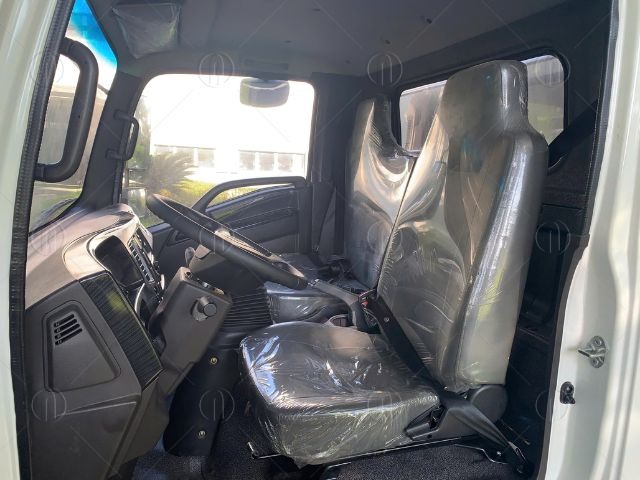 Khoang lái tiện nghi với ghế ngồi êm ái, bố trí khoa học