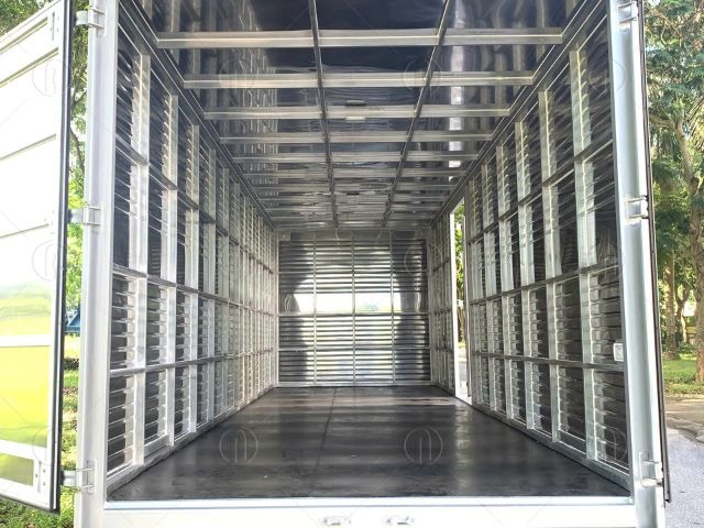 Thùng hàng Veam VT260 E5 linh hoạt chở được nhiều mặt hàng